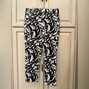 Chico's Monochrome Abstract Print capri Pants
